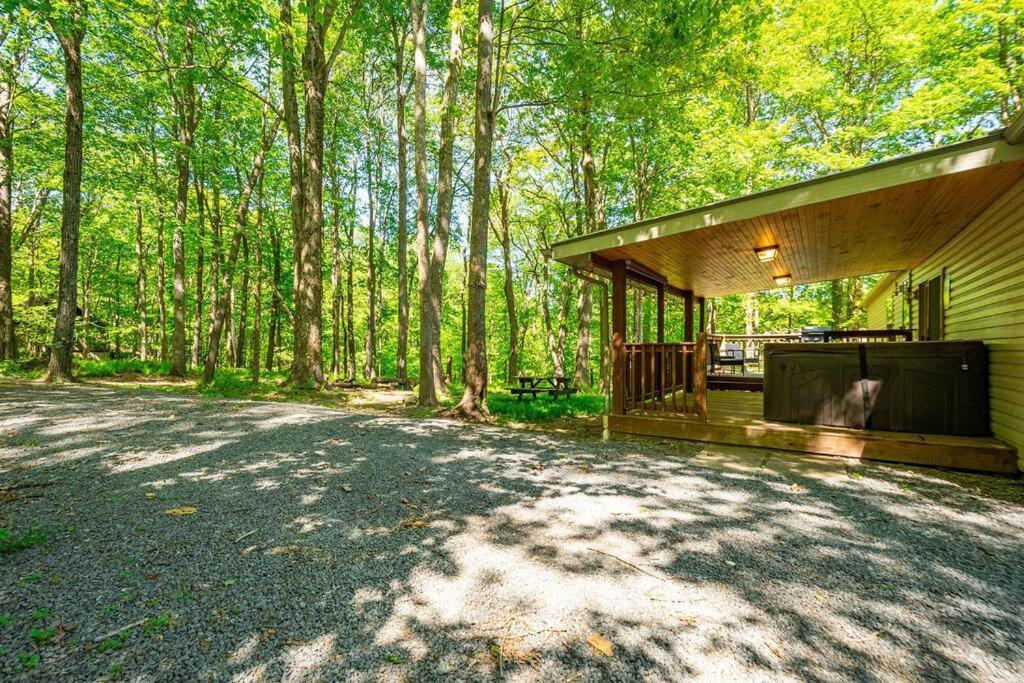 *Entire House • Sleeps 9 • Hot Tub • Pets Welcome* McHenry Exterior foto